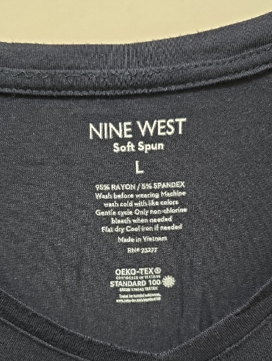 Nine West Navy V-Neck Short Sleeve Tee - Size L - Picture 2 of 4